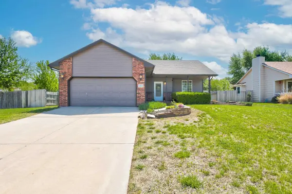 2318 N Duckcreek Ln, Derby, KS 67037