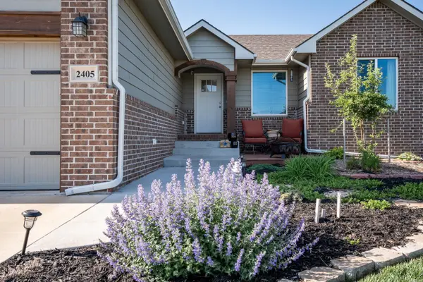 2405 E Summerwood Cir, Goddard, KS 67052