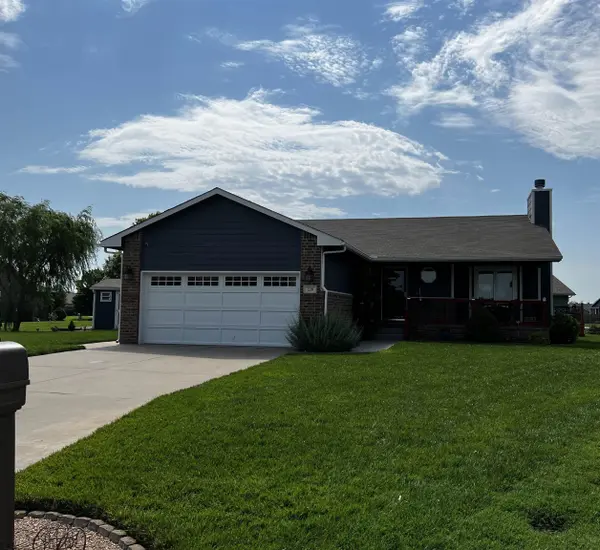 220 Victoria Ct, Newton, KS 67114