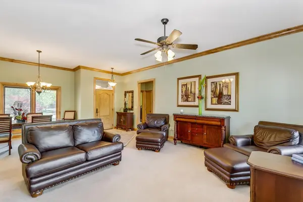 3515 N Prairie Hills Dr, Hutchinson, KS 67502
