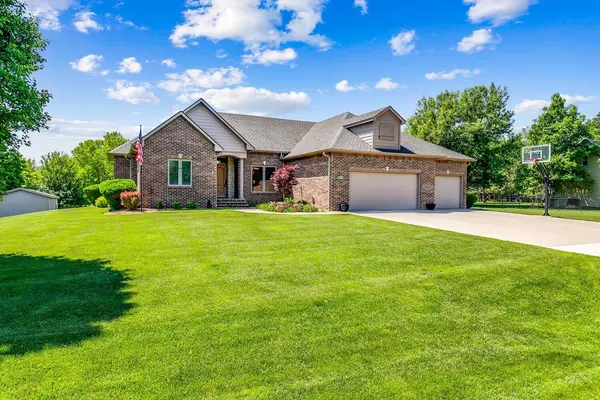 3515 N Prairie Hills Dr, Hutchinson, KS 67502