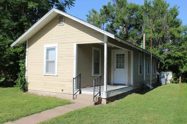 106 S Arthur St, El Dorado, KS 67042