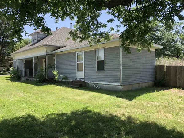 401 W Grant St, Walton, KS 67151