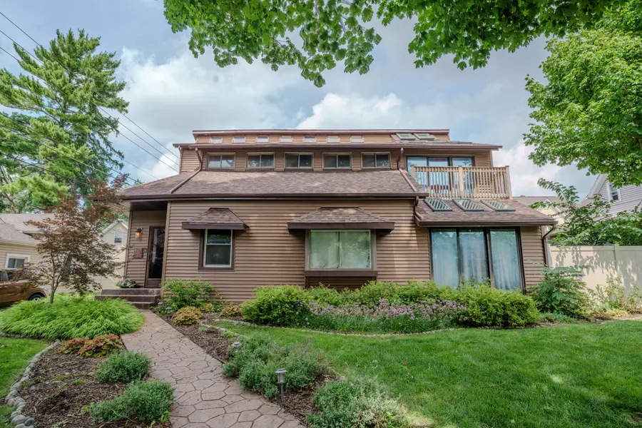405 E Chicago ST, Valparaiso, IN 46383