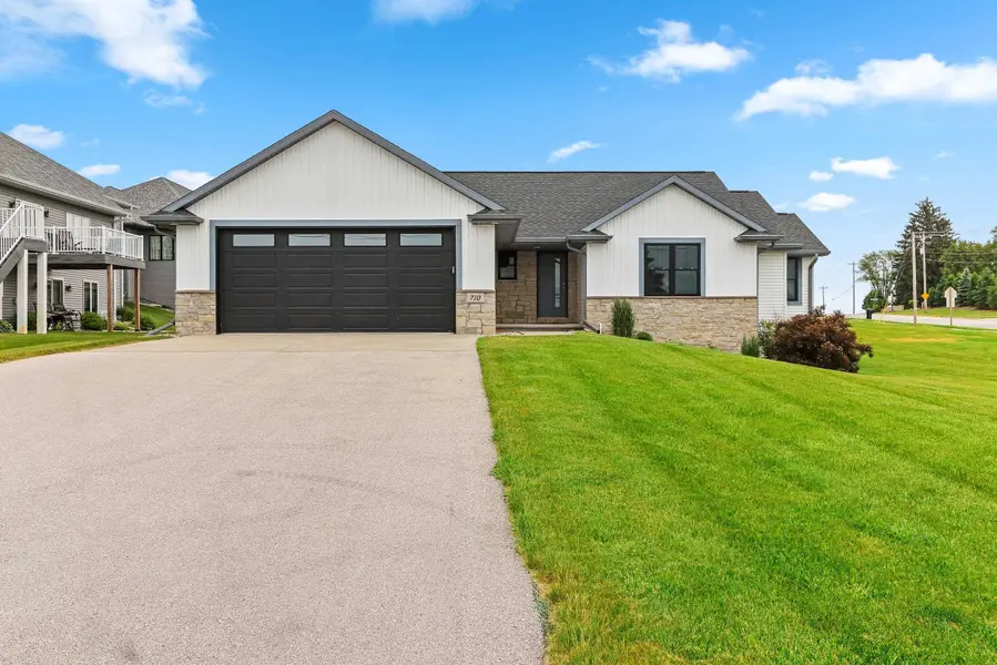 710 WESTHILL DR, Green Bay, WI 54313-7386