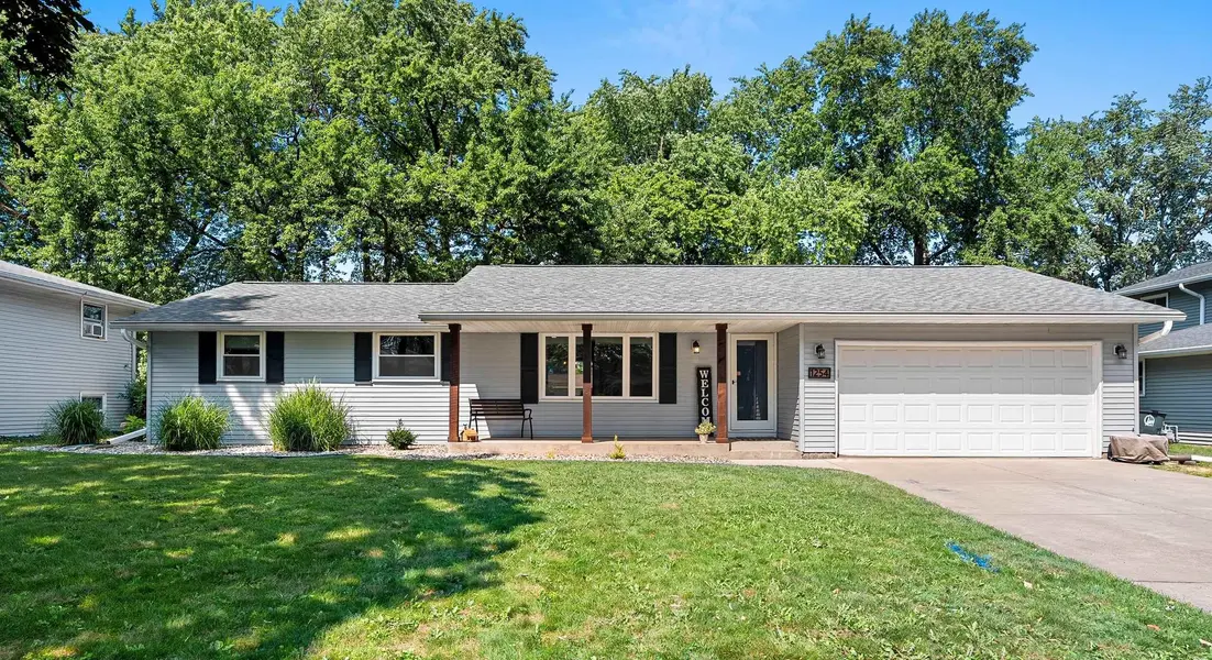 1254 APRIL LN, Green Bay, WI 54304