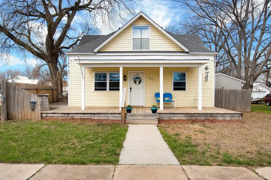 107 N Reno St, Haven, KS 67543
