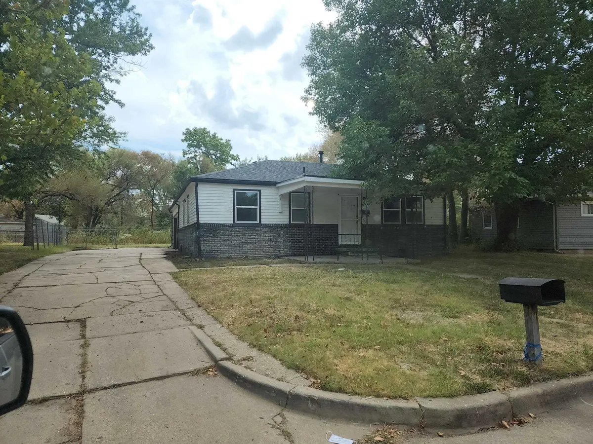 2509 E Raleigh Dr, Wichita, KS 67219