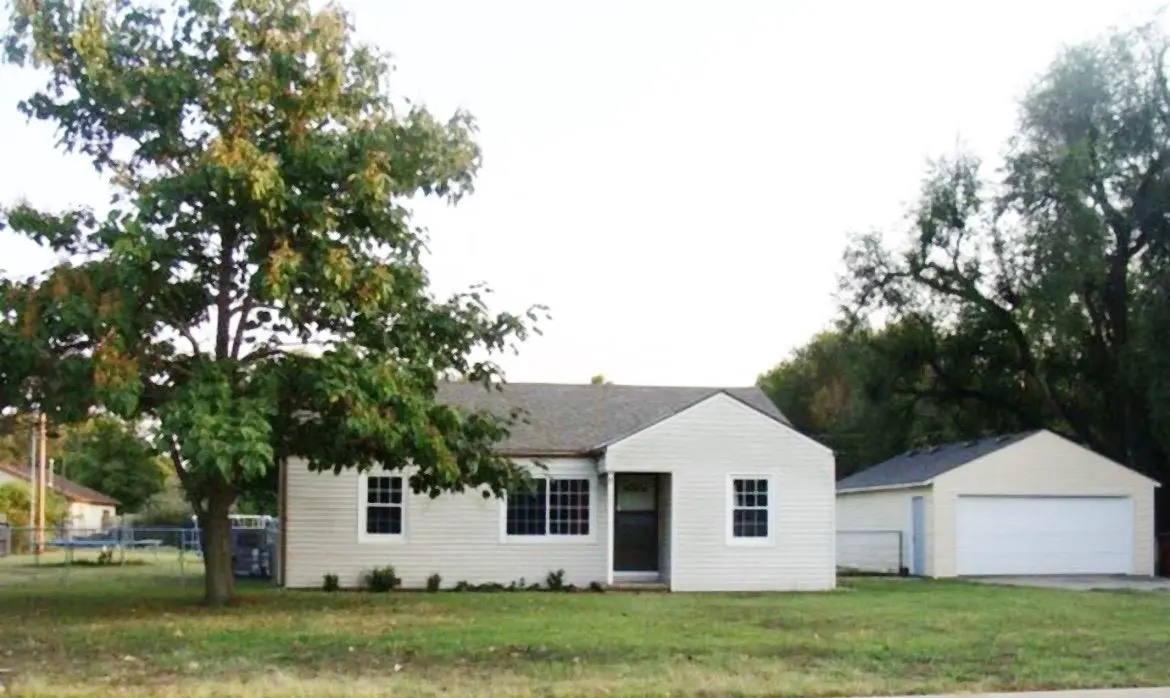321 E ACADEMY AVE, Maize, KS 67101