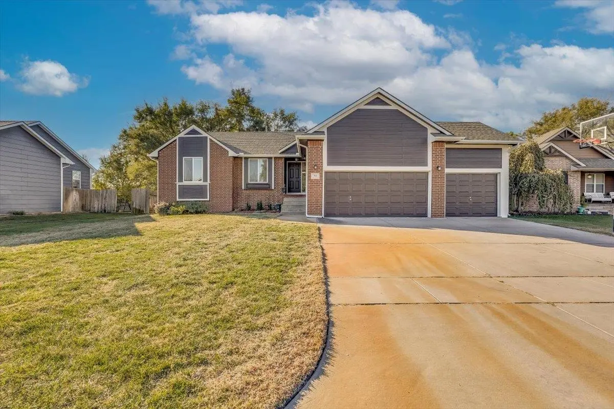 701 Greenfield St, Valley Center, KS 67147