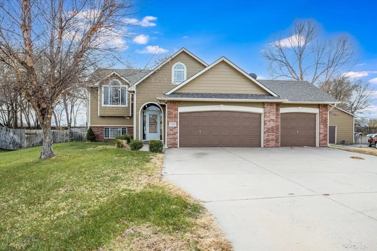 7135 S Hydraulic Ct, Haysville, KS 67060
