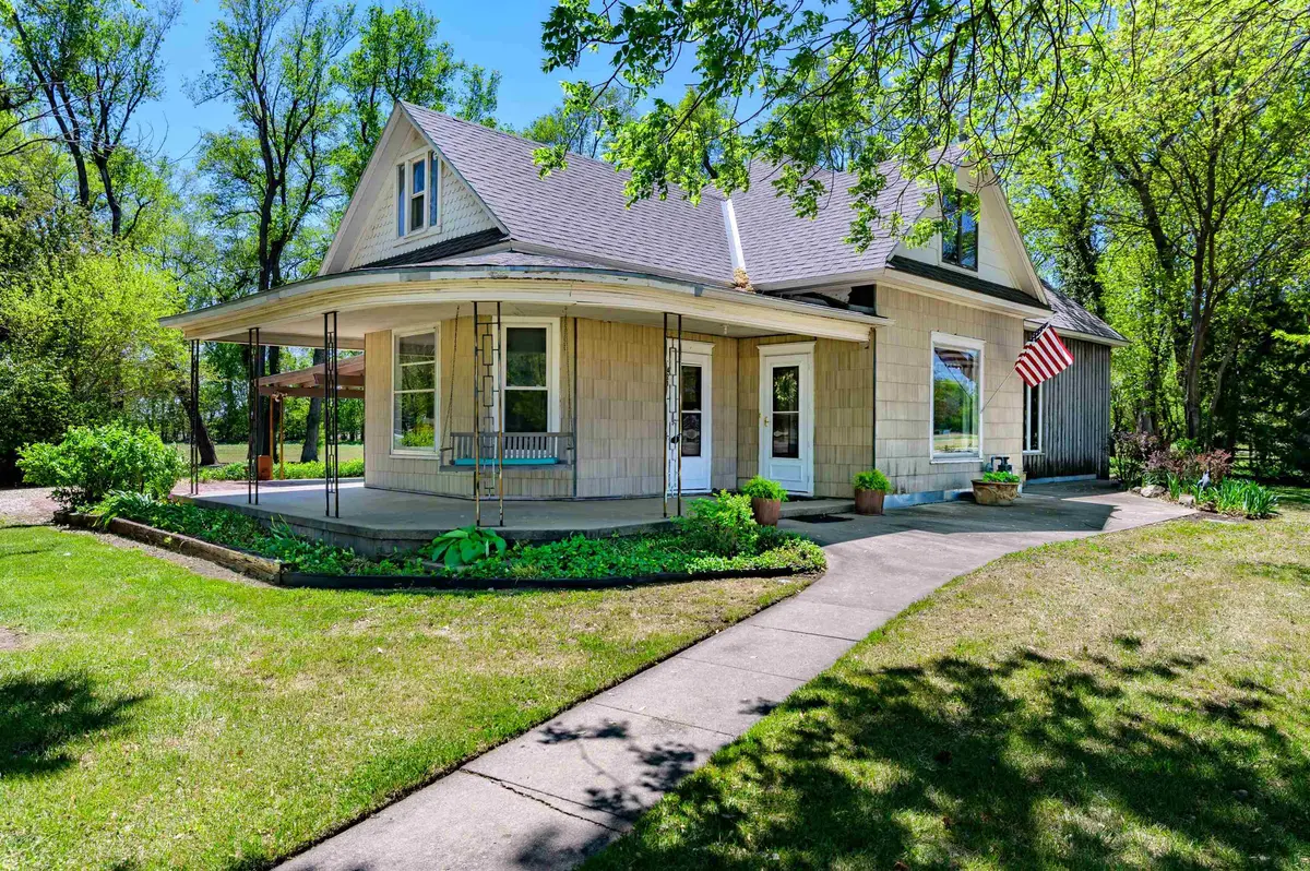 421 W MAIN ST, Mount Hope, KS 67108