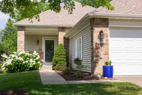 8897 Compton DR, Inver Grove Heights, MN 55076