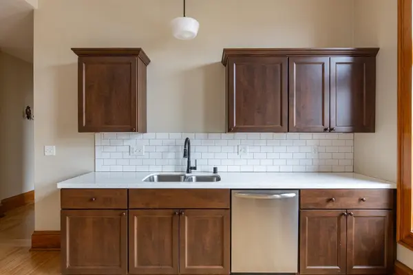105 WASHINGTON AVE #104, Oshkosh, WI 54901-4978