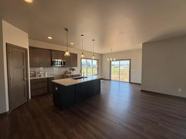 N8061 BLUE HERON CIR, Sherwood, WI 54169