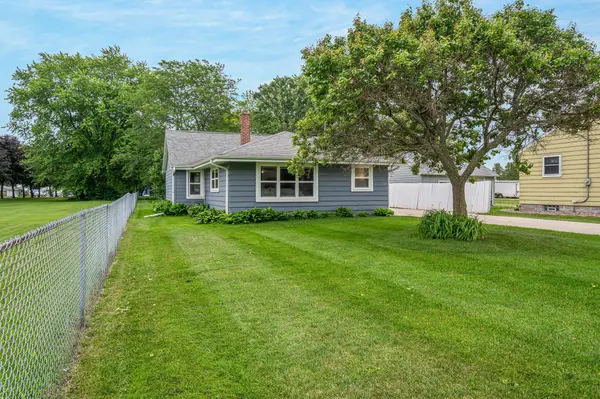 N9017 LAKESHORE DR, Van Dyne, WI 54979