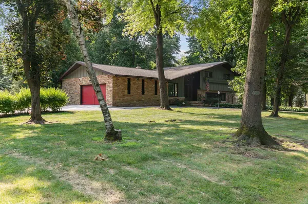 110 WOODSIDE CT, Neenah, WI 54956