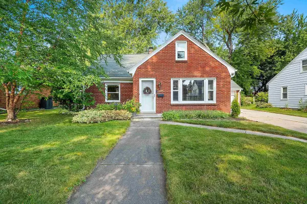 2374 JOURDAIN LN, Green Bay, WI 54301-2138