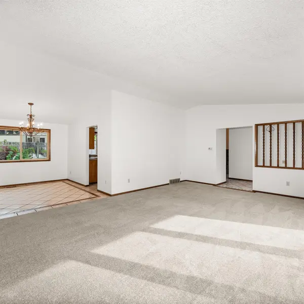 8516 N Greenwood St, Spokane, WA 99208