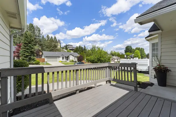 808 E Country Hill Ct, Spokane, WA 99208
