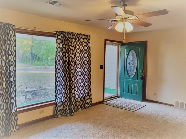 1519 John St, Winfield, KS 67156