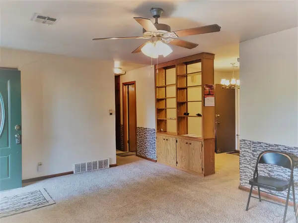 1519 John St, Winfield, KS 67156