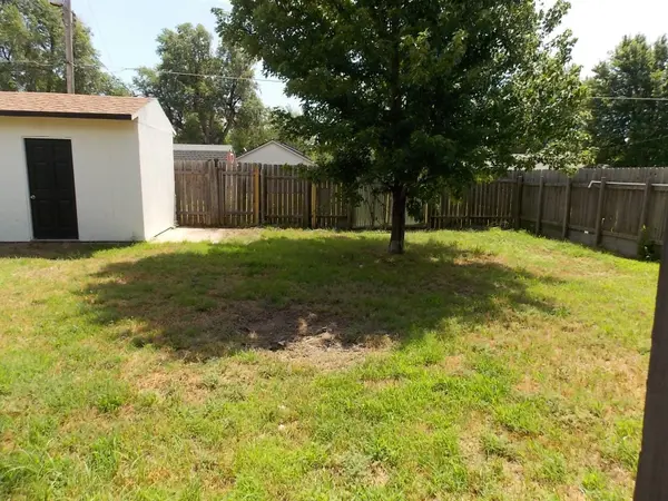 1426 N Orchard Ave, Hutchinson, KS 67501