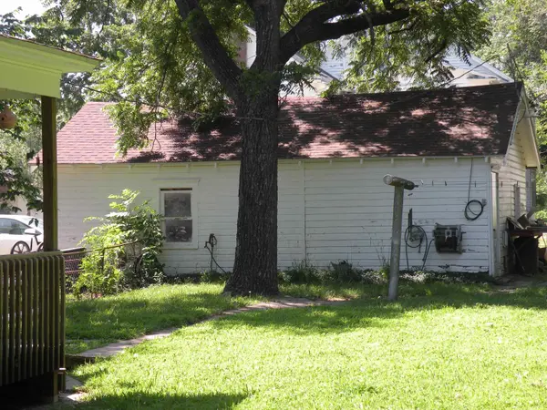 223 N Plum St, Moline, KS 67353