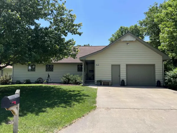 42 Regal Crescent St, North Newton, KS 67117