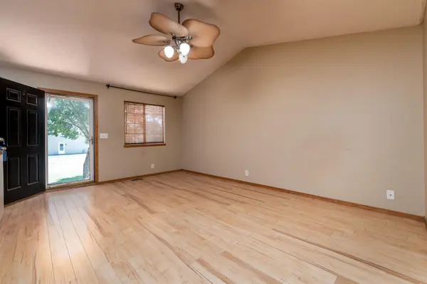 928 Cedar Point Cir, Rose Hill, KS 67133