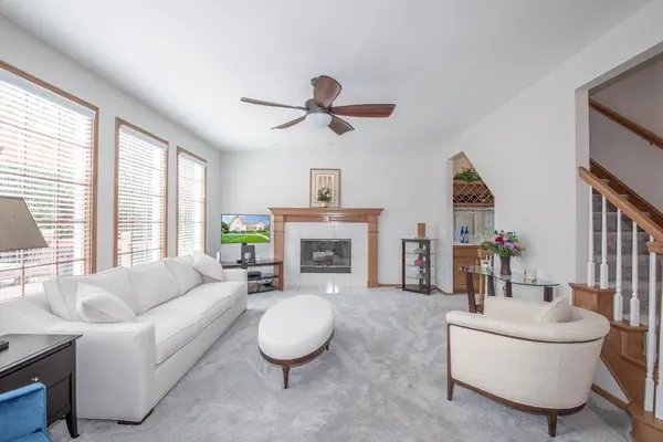 1025 N Woodridge Ct, Wichita, KS 67206