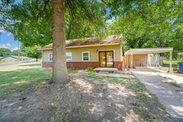 300 W Breese Ave, Colwich, KS 67030