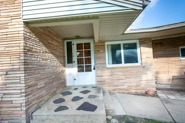 16 Cedar, Newton, KS 67114