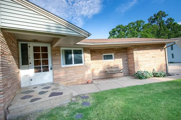 16 Cedar, Newton, KS 67114
