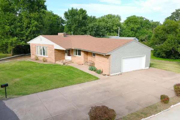 16 Cedar, Newton, KS 67114
