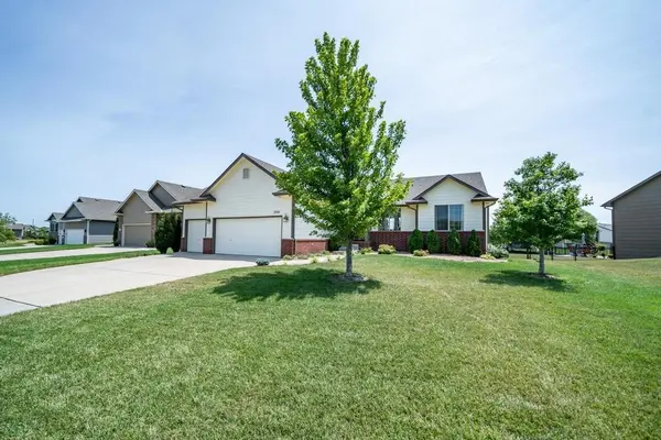 2706 N Woodridge St, Wichita, KS 67226