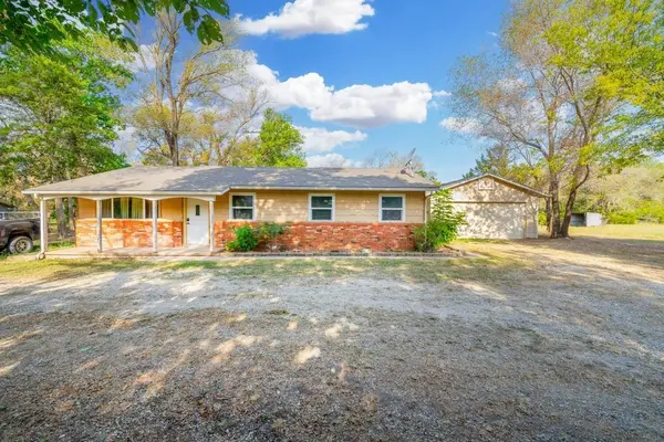 11137 Wilmer Dr, Mulvane, KS 67110