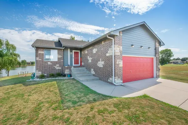 1211 E Appleton St, Valley Center, KS 67147