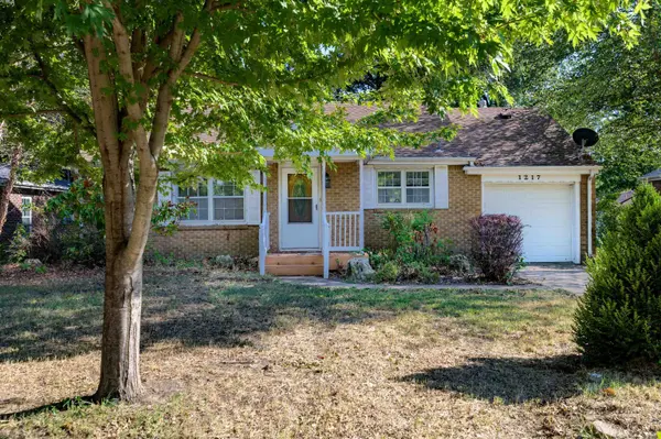 1217 ANN ST, Winfield, KS 67156