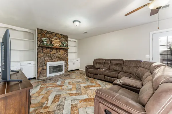2216 N Hathway Cir, Wichita, KS 67226