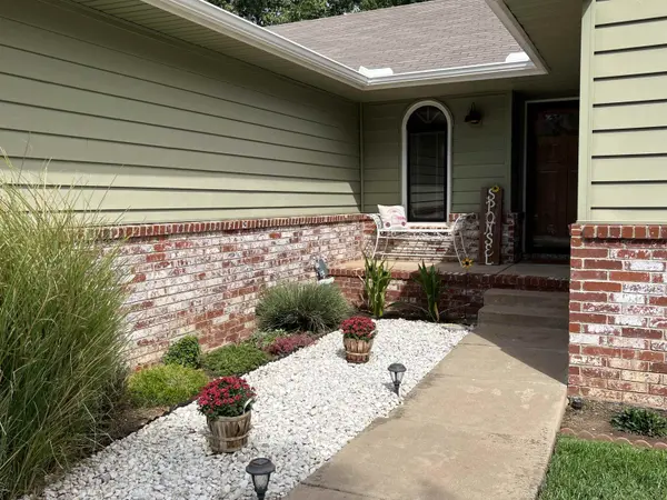 2114 N Rutgers St, Wichita, KS 67212-6407