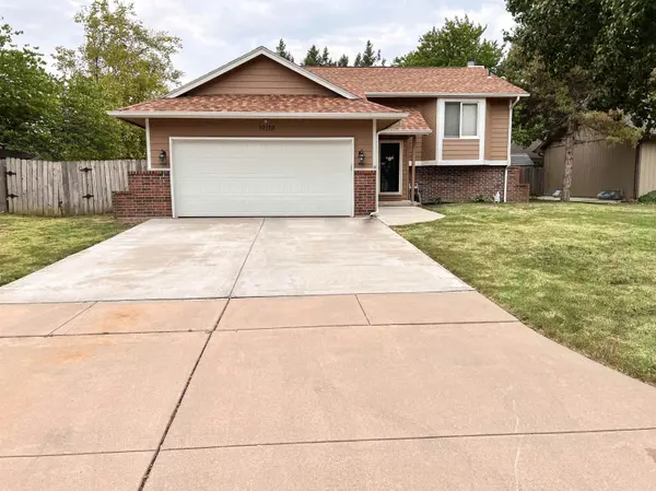 10119 E Lockmoor St, Wichita, KS 67207