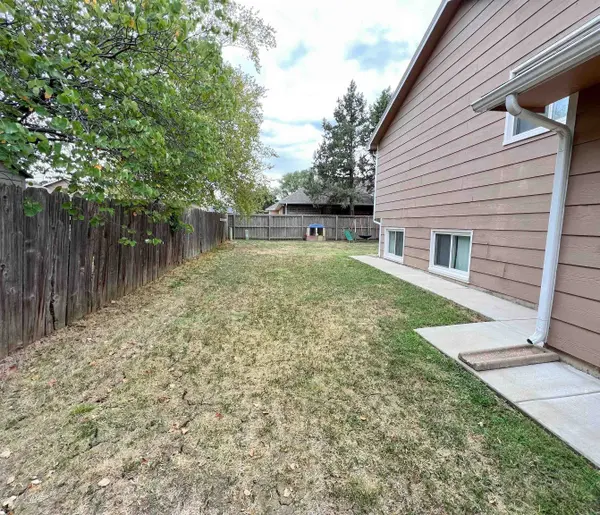 10119 E Lockmoor St, Wichita, KS 67207