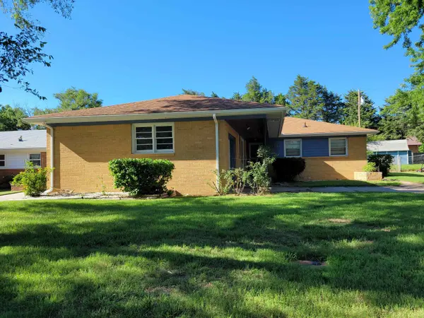 412 Martha Ave, Mulvane, KS 67110