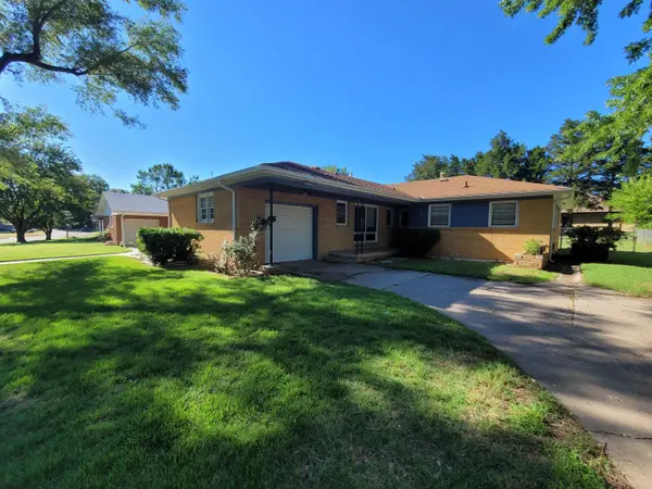 412 Martha Ave, Mulvane, KS 67110