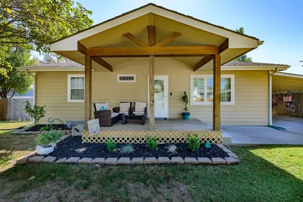 454 S Mary Etta St, Derby, KS 67037