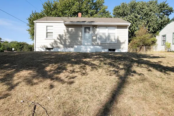 2353 S Broadview St, Wichita, KS 67218