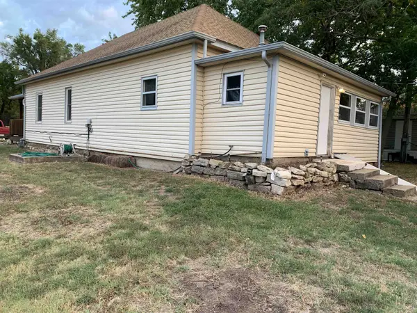 211 N Main St, Dexter, KS 67038