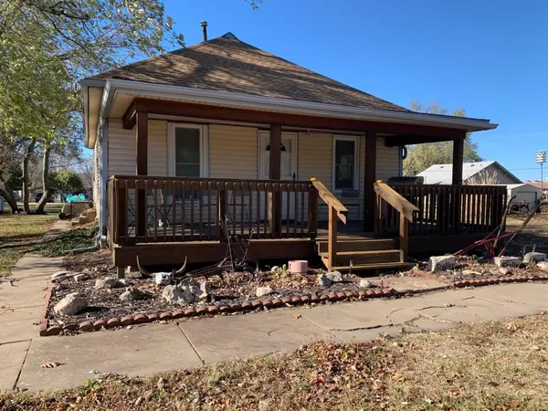 211 N Main St, Dexter, KS 67038