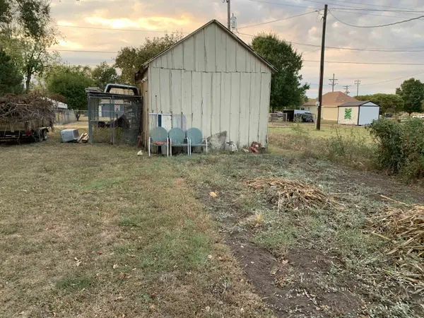 211 N Main St, Dexter, KS 67038